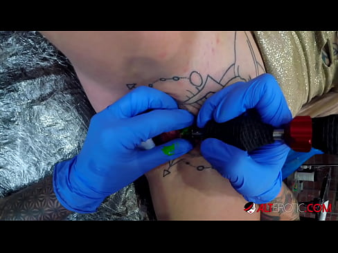 ❤️ Sully Savage oo aad u tattooed ayaa Kintirkeeda ku sawirtay tattoo ❤️ Galmada dabada ﹏