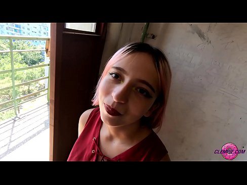 ❤️ Dareenka Ardayga ayaa ka nuugay qof qalaad oo dibadda jooga - Cum on wajigiisa ❤️ Galmada dabada ﹏